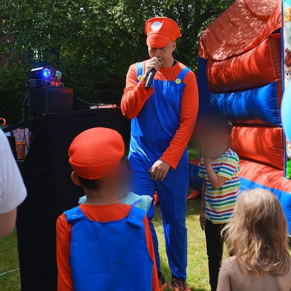 Children's party in Surrey — photo 1 of 3